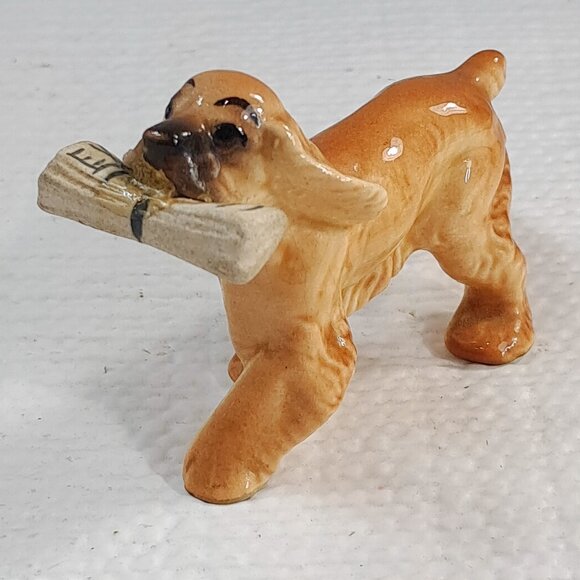 Vintage Hagen Renaker Cocker Spaniel Dog News Paper mini miniature tan brown - Picture 1 of 9